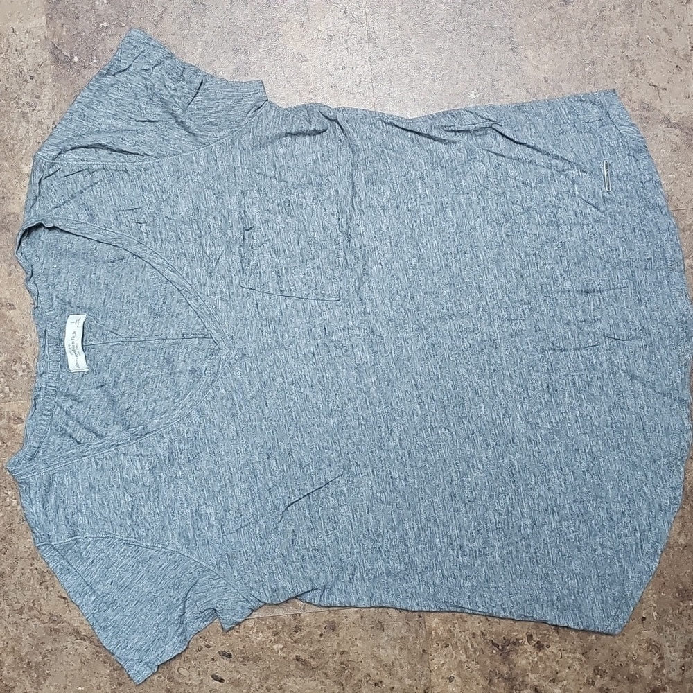 ABERCROMBIE AND FITCH SHORT SLEEVE T-SHIRT Size Large